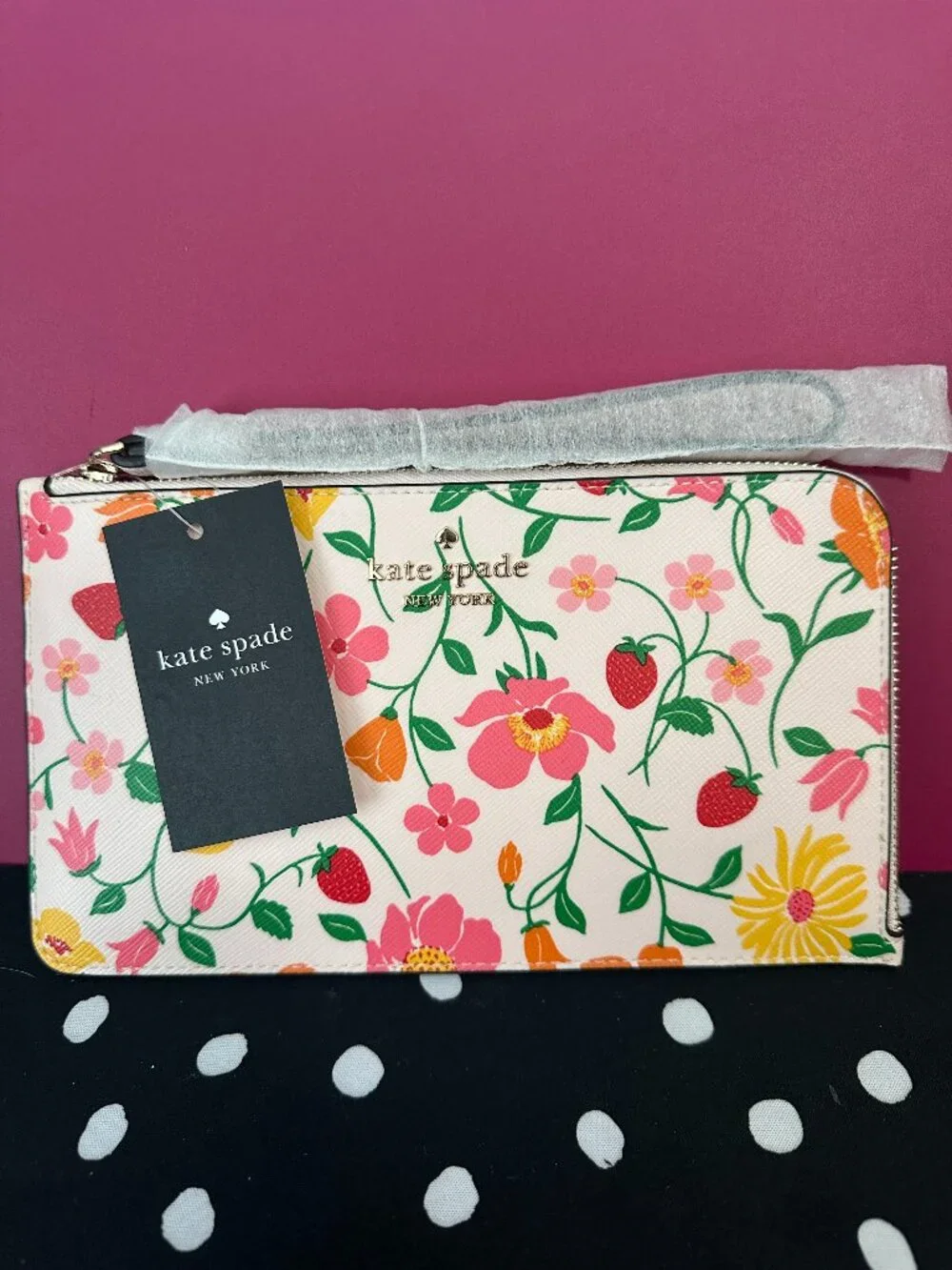 BNWT Kate Spade Lucy Wristlet Wallet Floral print